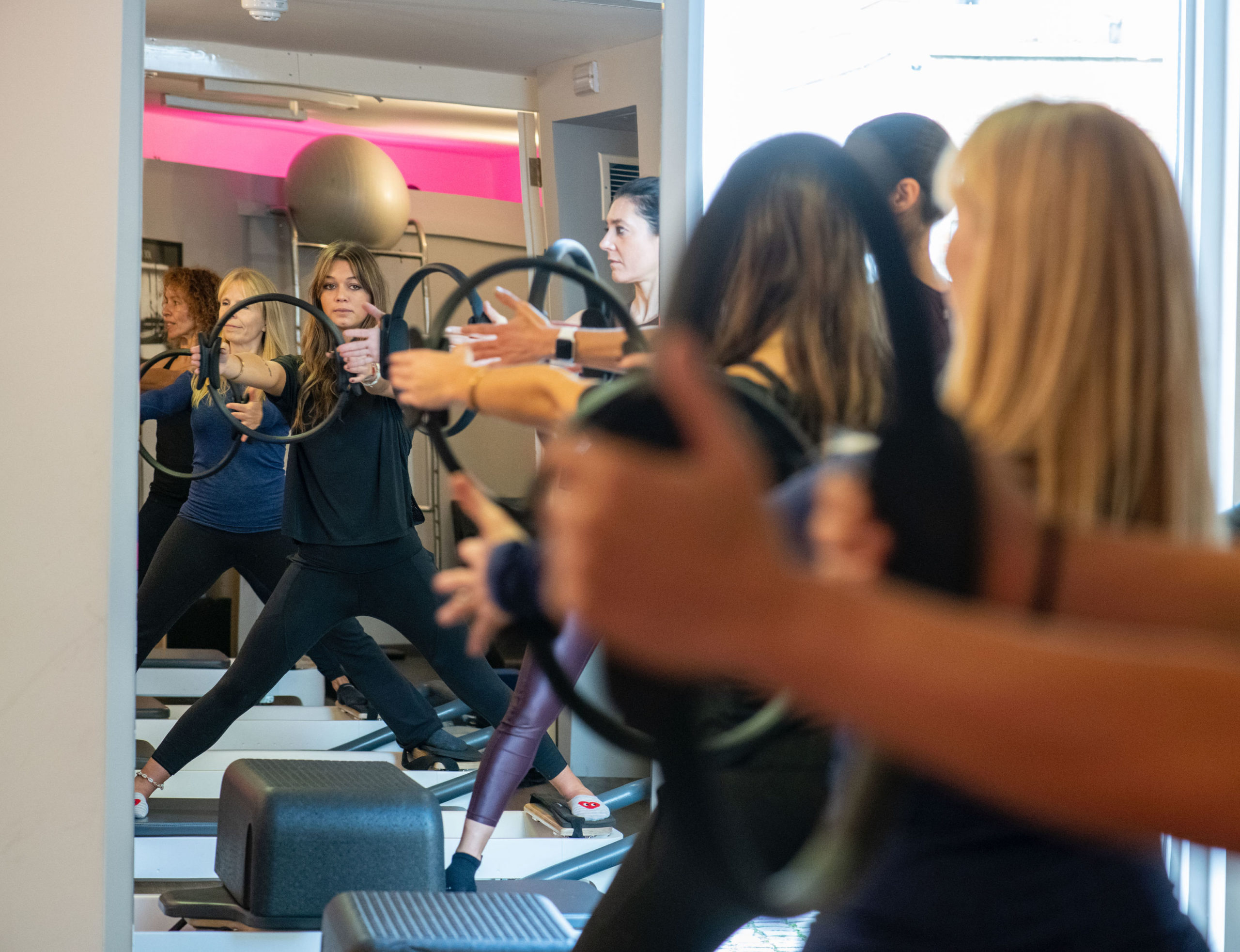 https://bodyworkswest.co.uk/wp-content/uploads/2021/11/content-1-Reformer-classes-scaled.jpg